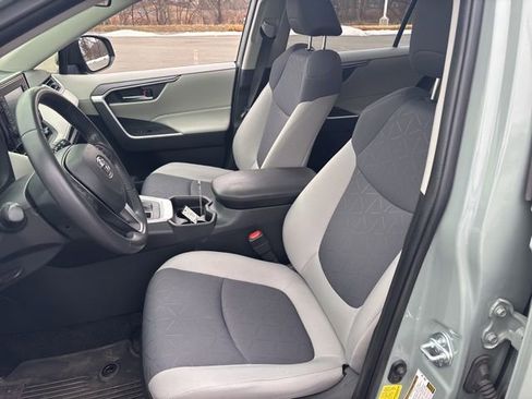 Used 2021 Toyota RAV4 XLE w/ Convenience Package image 39