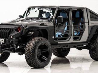Used 2023 Jeep Gladiator Sport image 1