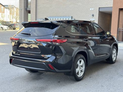 Used 2020 Toyota Highlander L AWD/4WD image 7