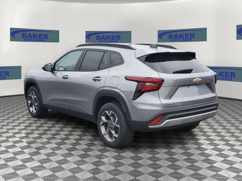 New 2026 Chevrolet Trax LT w/ Driver Confidence Package FWD image 3