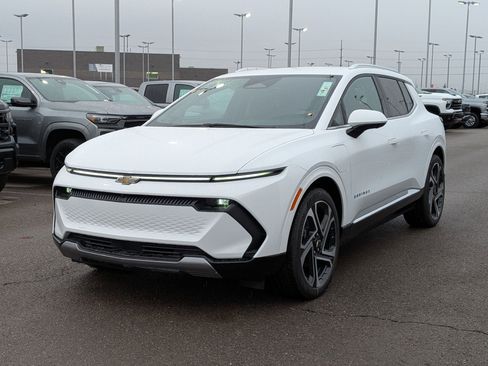 New 2026 Chevrolet Equinox EV LT w/ Convenience Package II image 9