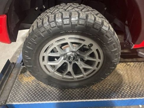 Used 2019 Ford F150 XLT w/ Equipment Group 302A Luxury AWD/4WD image 11