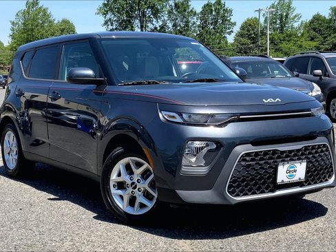Used 2022 Kia Soul S FWD image 2