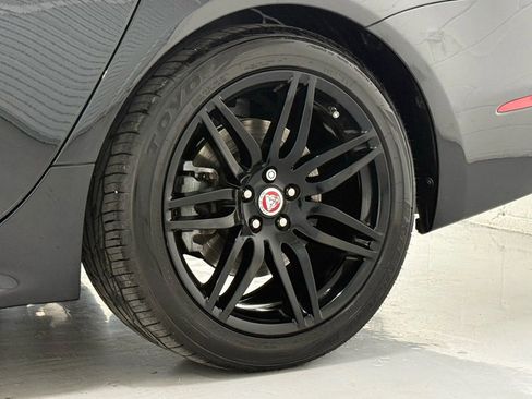 Used 2017 Jaguar XJ R-Sport image 40