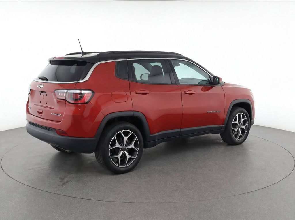 Used 2025 Jeep Compass Limited AWD/4WD image 4