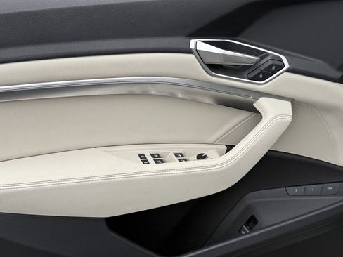 Used 2022 Audi e-tron Premium image 17