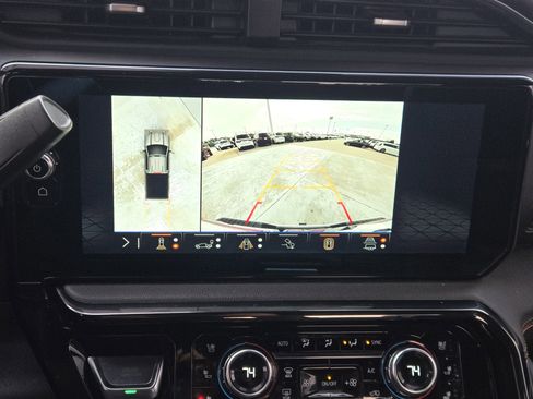 Used 2024 GMC Sierra 2500 AT4 image 21