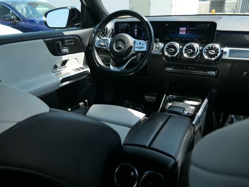 Used 2021 Mercedes-Benz GLB 250 image 24