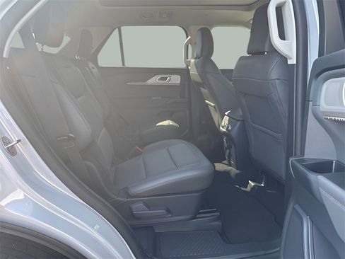 New 2025 Ford Explorer Active w/ Active Comfort Package image 24
