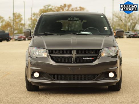 Used 2018 Dodge Grand Caravan SE image 2