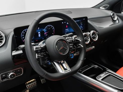 Used 2025 Mercedes-Benz GLA 35 AMG 4MATIC w/ Exclusive Trim Package image 18