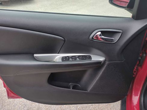 Used 2019 Dodge Journey SE image 21