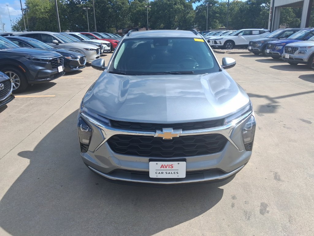 Used 2025 Chevrolet Trax LT w/ LT Convenience Package FWD image 5