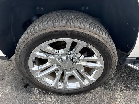 Used 2019 GMC Yukon SLT w/ Premium Edition AWD/4WD image 6