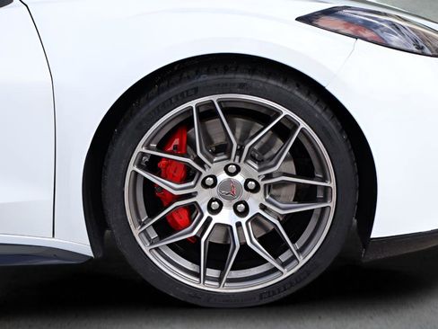 Used 2023 Chevrolet Corvette Z06 RWD image 10