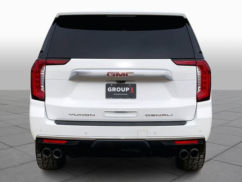 Used 2021 GMC Yukon XL Denali w/ Denali Premium Package image 4