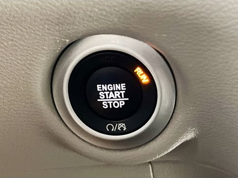 Used 2023 Chrysler Pacifica Touring-L FWD image 24