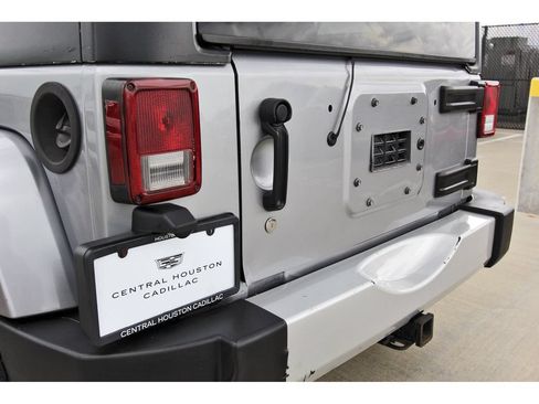 Used 2014 Jeep Wrangler Unlimited Sahara w/ Max Tow Package AWD/4WD image 24