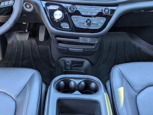 New 2026 Chrysler Pacifica Select w/ S Appearance Package image 21