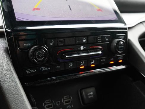 Used 2022 Jeep Grand Cherokee Limited image 17