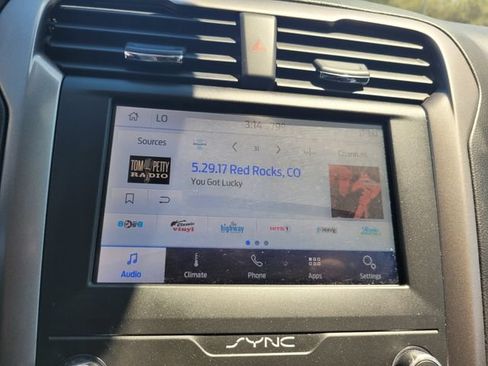 Used 2020 Ford Fusion SEL FWD image 22