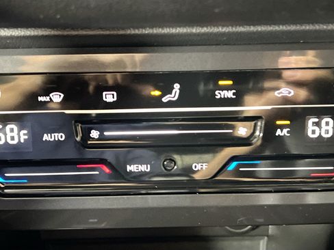 Used 2023 Volkswagen Tiguan SE FWD image 26