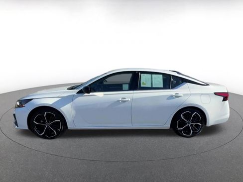 Used 2025 Nissan Altima 2.5 SR image 10