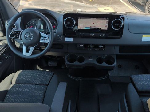 Used 2022 Mercedes-Benz Sprinter 3500 image 32