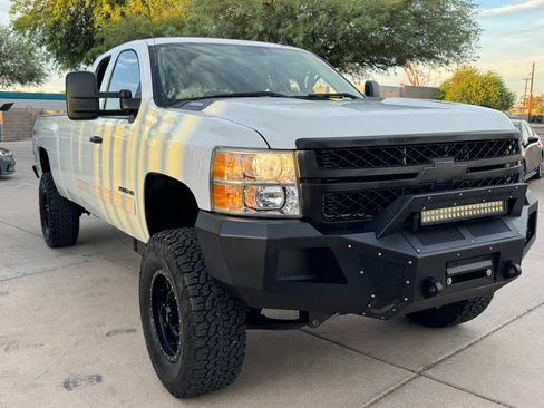Used 2013 Chevrolet Silverado 2500 LT w/ Interior Plus Package AWD/4WD image 4