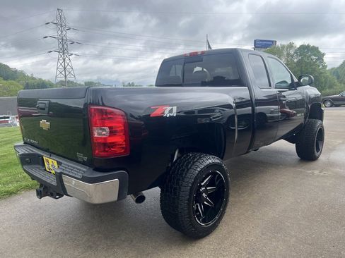 Used 2011 Chevrolet Silverado 2500 LT w/ Interior Plus Package AWD/4WD image 3
