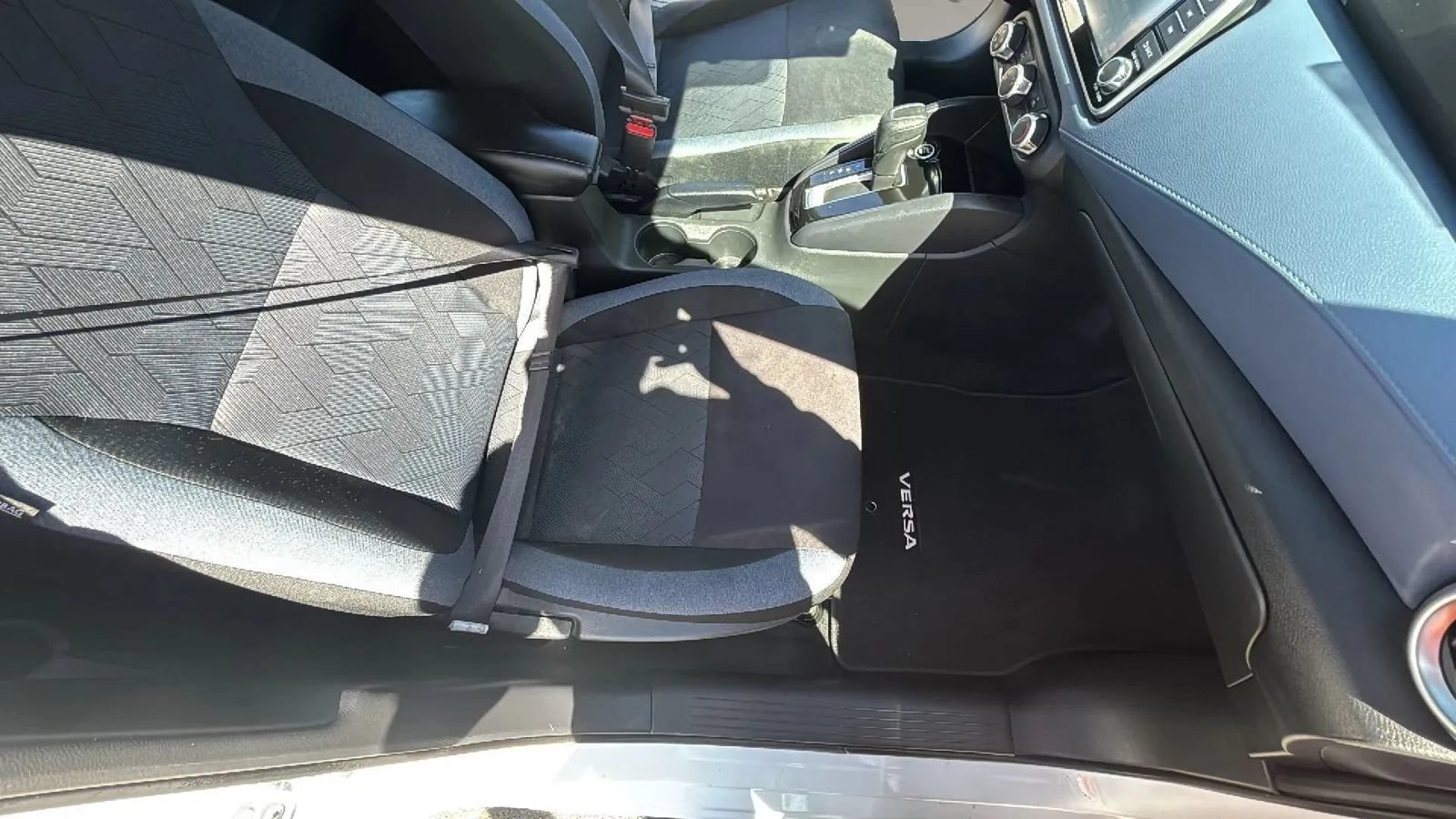 Used 2024 Nissan Versa SV FWD image 38
