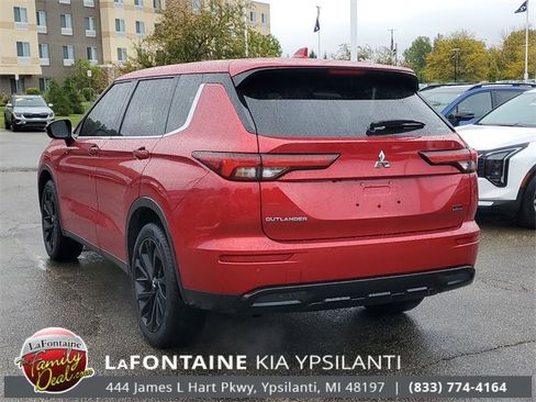 Used 2024 Mitsubishi Outlander SE Black Edition image 6