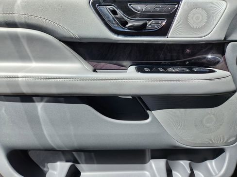 Used 2019 Lincoln Navigator Reserve image 8