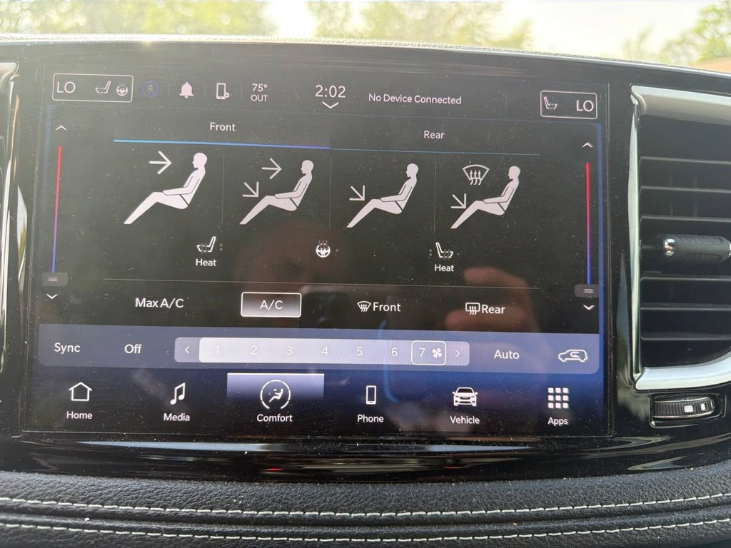 Used 2023 Chrysler Pacifica Touring FWD image 25