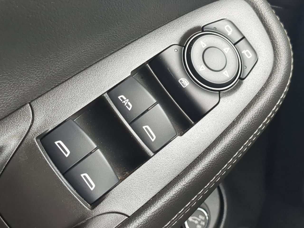Used 2023 Buick Encore GX Essence w/ Experience Buick Package FWD image 25