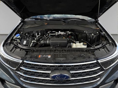 Used 2022 Ford Explorer XLT w/ Equipment Group 202A image 15