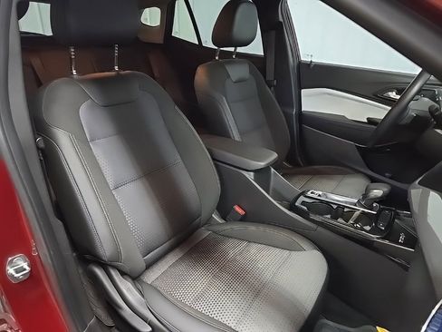 Used 2024 Chevrolet Trax LT w/ Sunroof Package image 15