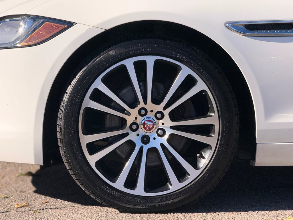 Used 2018 Jaguar XF Prestige AWD/4WD image 11