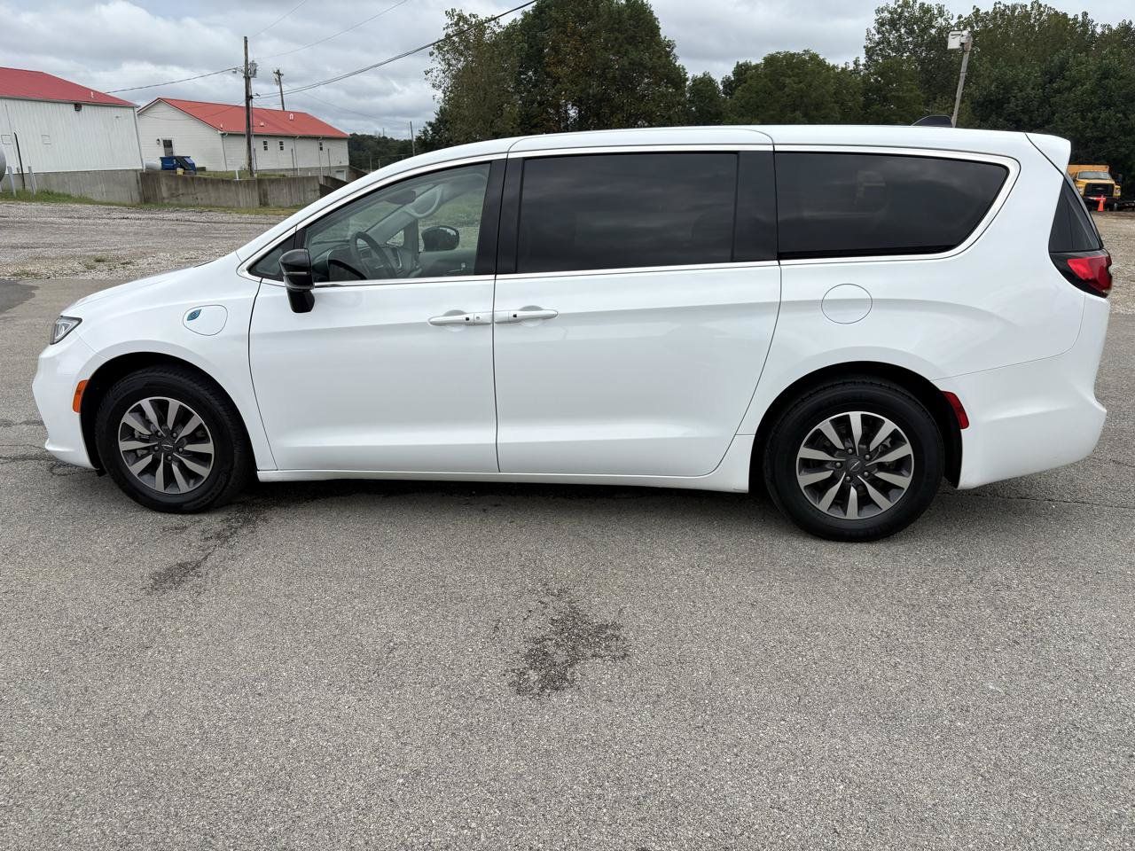 Used 2024 Chrysler Pacifica Limited FWD image 6