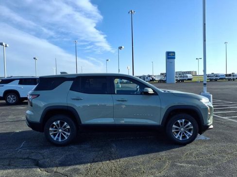 New 2026 Chevrolet Equinox LT image 2