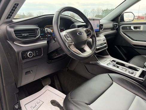 Used 2023 Ford Explorer XLT w/ Equipment Group 202A image 14