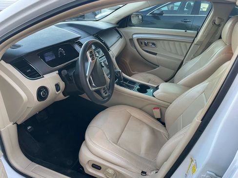 Used 2017 Ford Taurus SE image 10