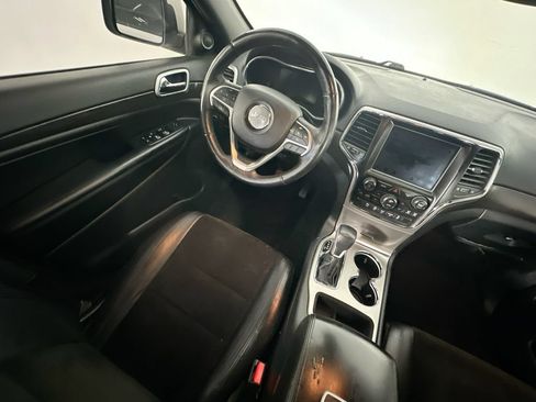 Used 2018 Jeep Grand Cherokee Altitude RWD image 9