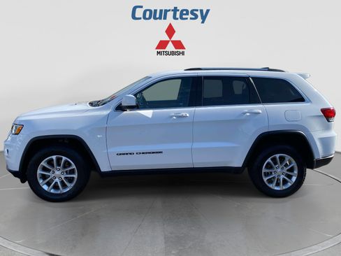 Used 2021 Jeep Grand Cherokee Laredo AWD/4WD image 2