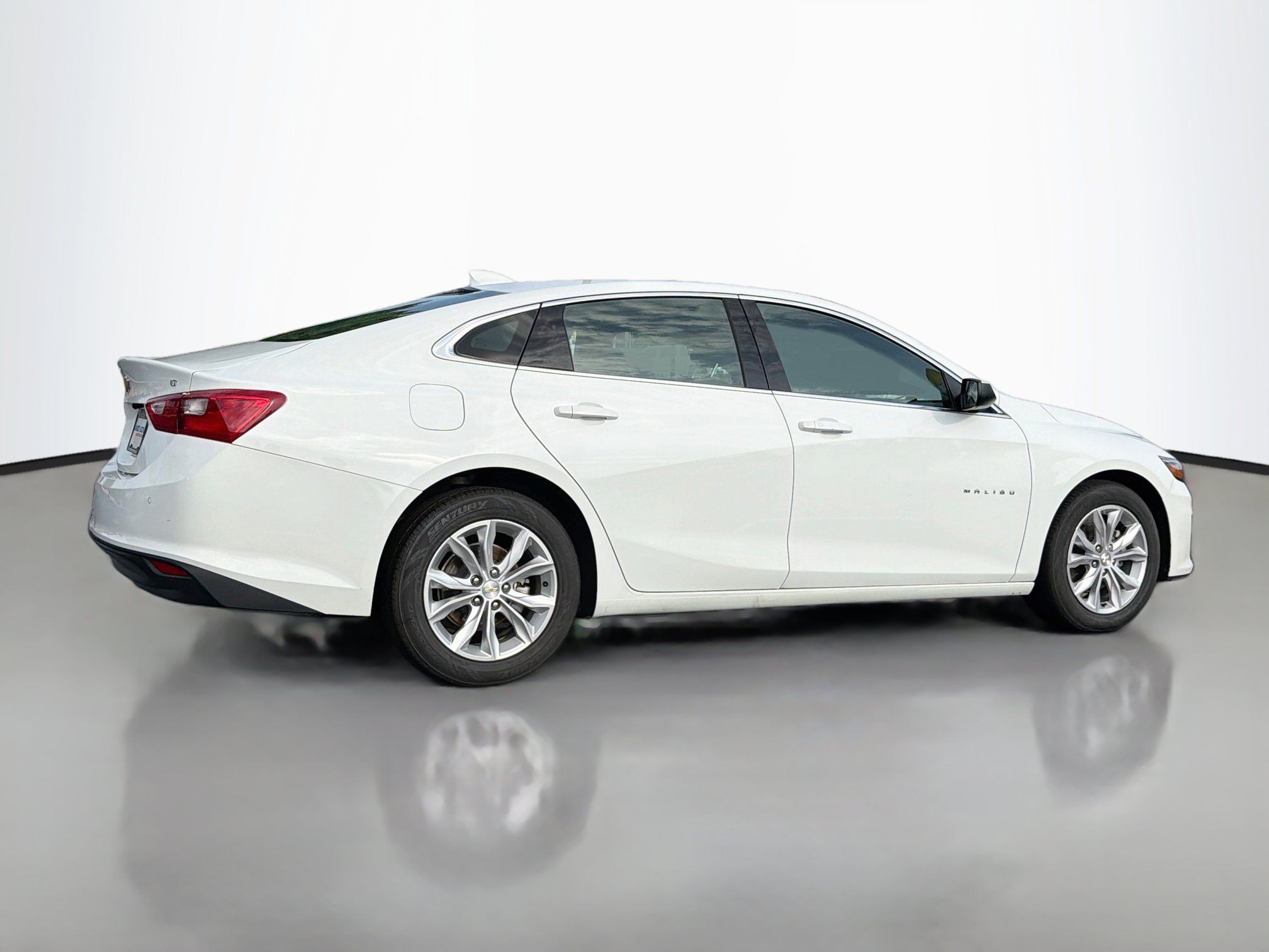 Used 2024 Chevrolet Malibu LT FWD image 2
