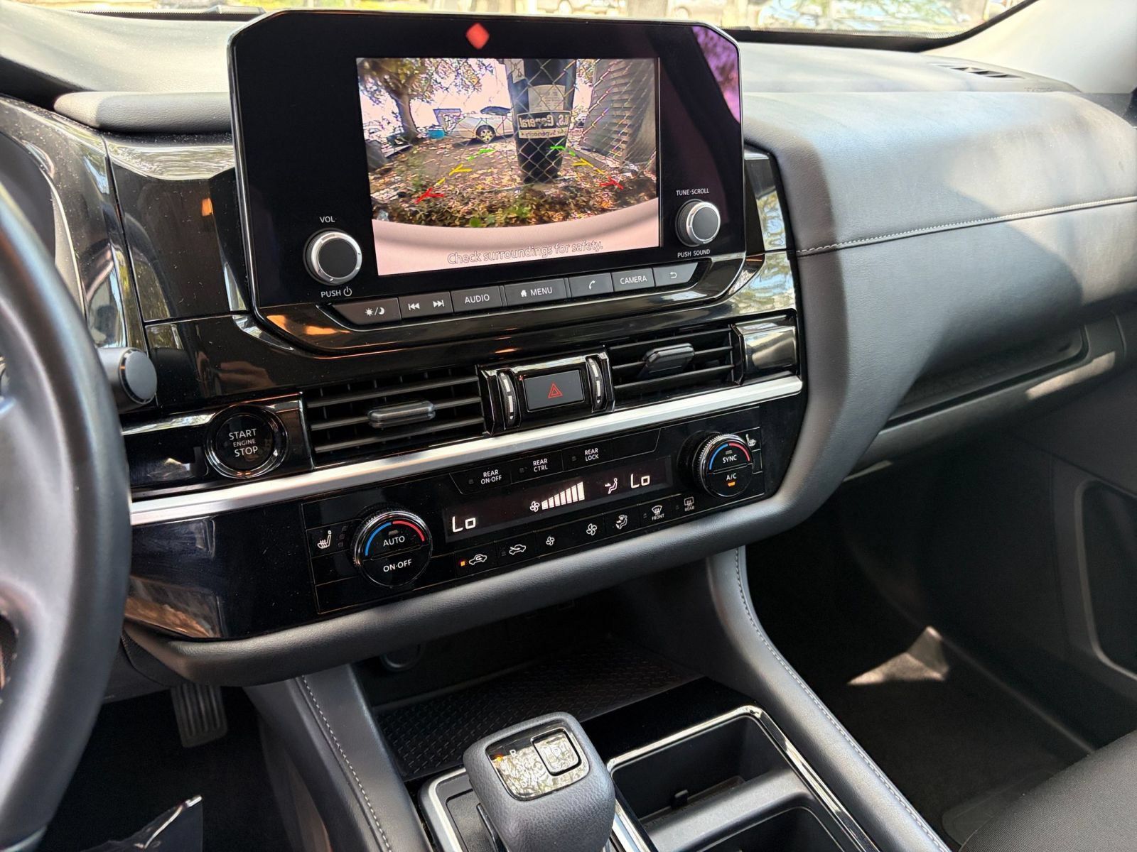 Used 2025 Nissan Pathfinder SV FWD image 16