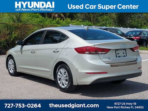 Used 2017 Hyundai Elantra SE FWD image 3