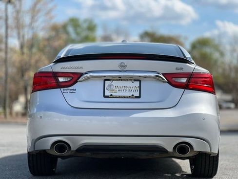 Used 2016 Nissan Maxima SR w/ Interior Lighting Package FWD image 6