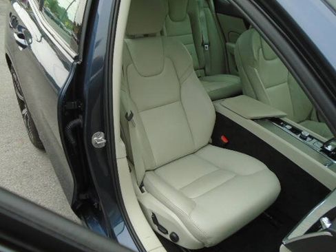 Used 2024 Volvo S60 B5 Plus w/ Climate Package AWD/4WD image 11