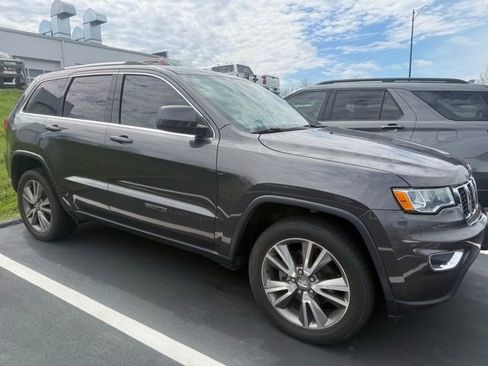 Used 2018 Jeep Grand Cherokee Laredo image 4